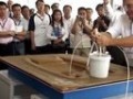 真空導(dǎo)入硅膠模工藝演示（1） (248播放)
